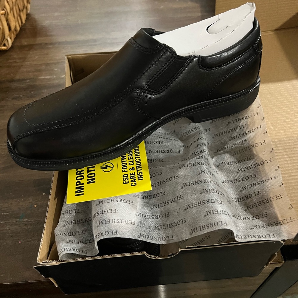 Men’s size 10.5 Brand new shoes